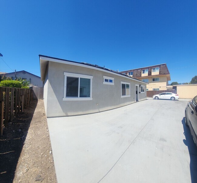 Building Photo - 556-556 Foothill Blvd
