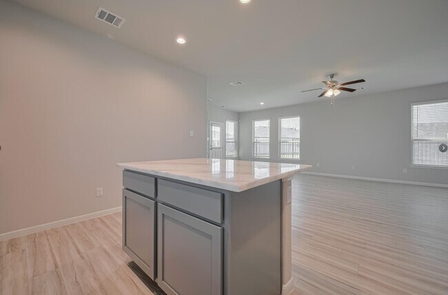 Building Photo - 101 Eliana Shores Dr