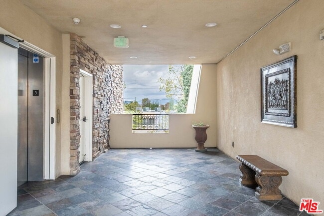 Building Photo - 15206 Burbank Blvd