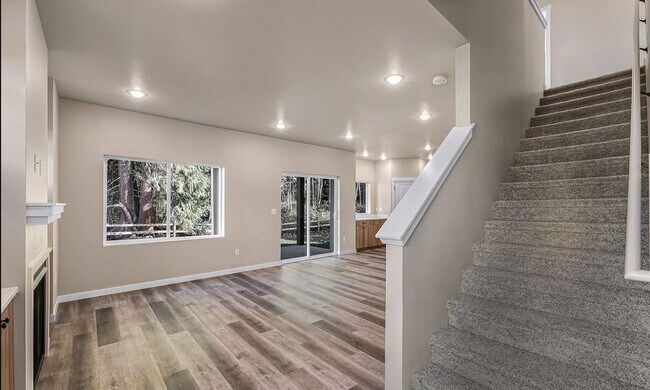 Building Photo - Welcome to the Ridge! 3 Bedroom Home for R...