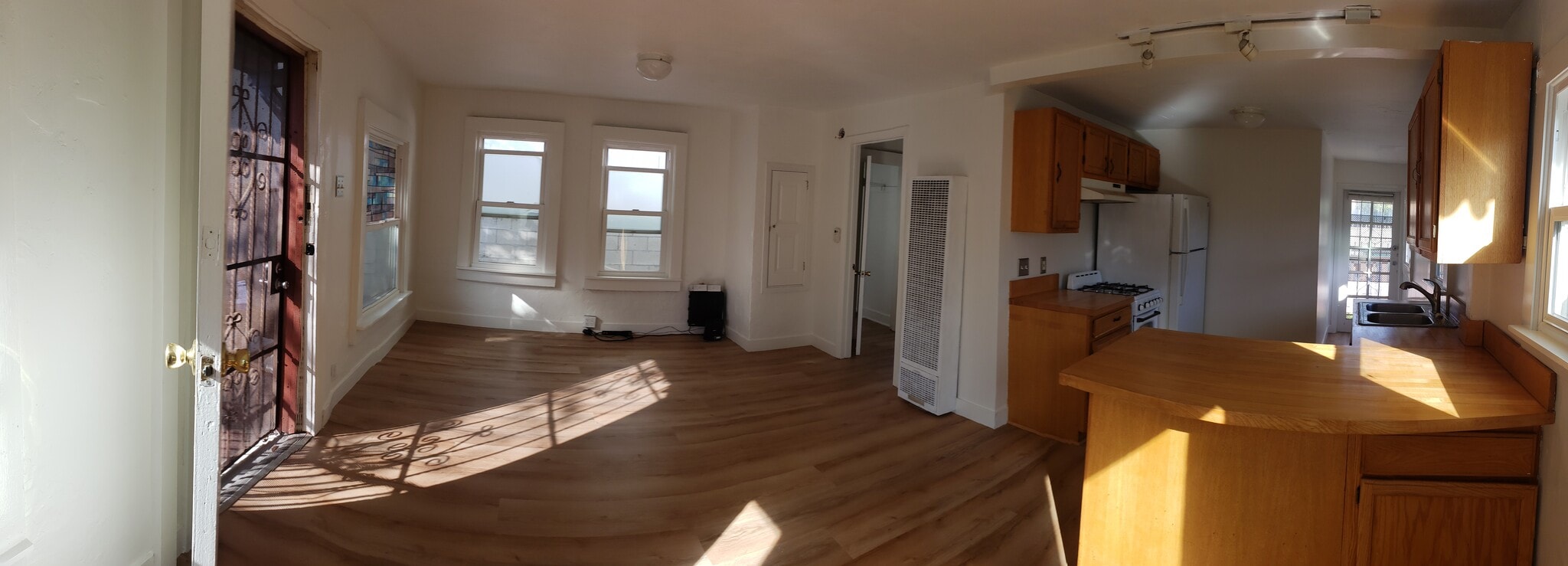 Living/Dining Room - 613 Broadway St