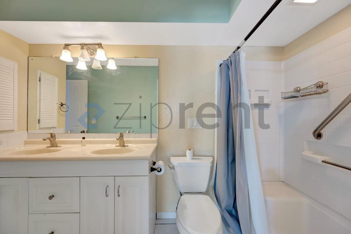 Building Photo - Unit 1420