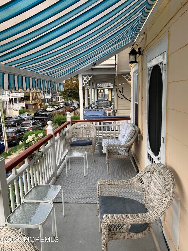 Building Photo - 19 Webb Ave