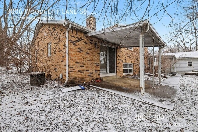 Building Photo - 3006 Woodcliff Ln SE