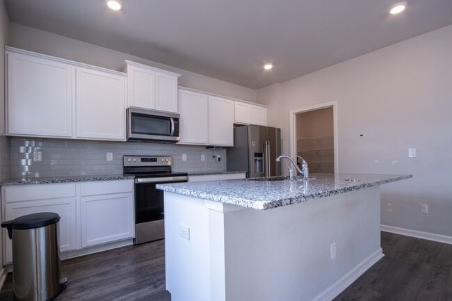 Building Photo - 325 Park W Blvd