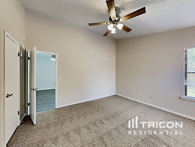 Building Photo - 2660 Malibu Cir