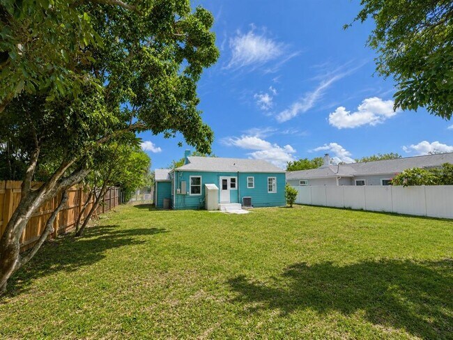 Building Photo - 3209 Ave A W