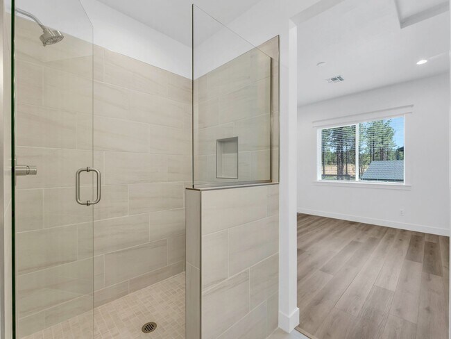 Building Photo - Gorgeous Flagstaff Property