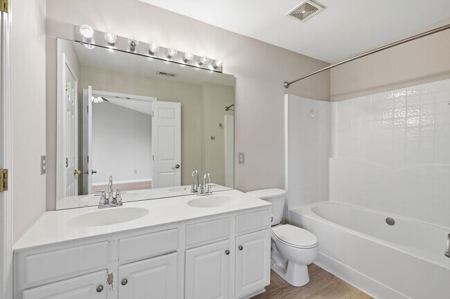 Building Photo - 3221 Mannington Dr