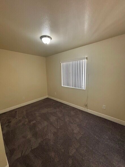 Building Photo - 327 E 106th St