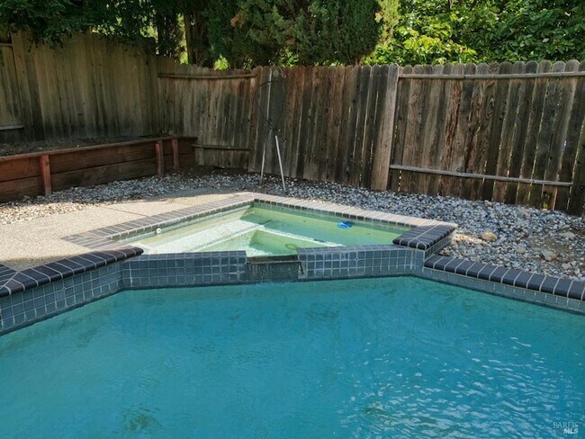 Building Photo - 3500 Crownridge Dr