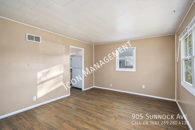 Building Photo - 905 Sunnock Ave