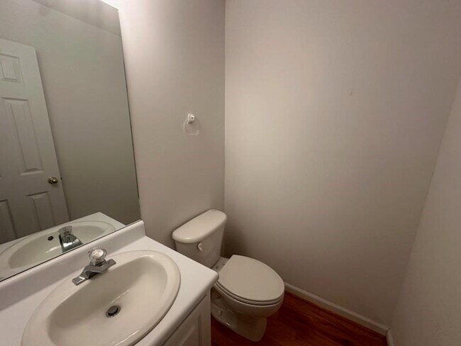Building Photo - 200 Salt Air Dr