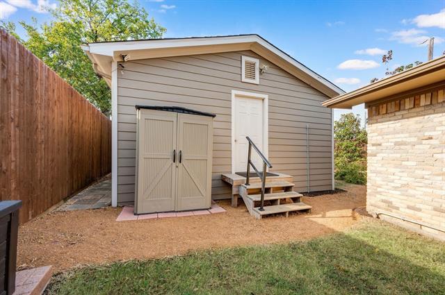 Building Photo - 9811 Kingsman Dr