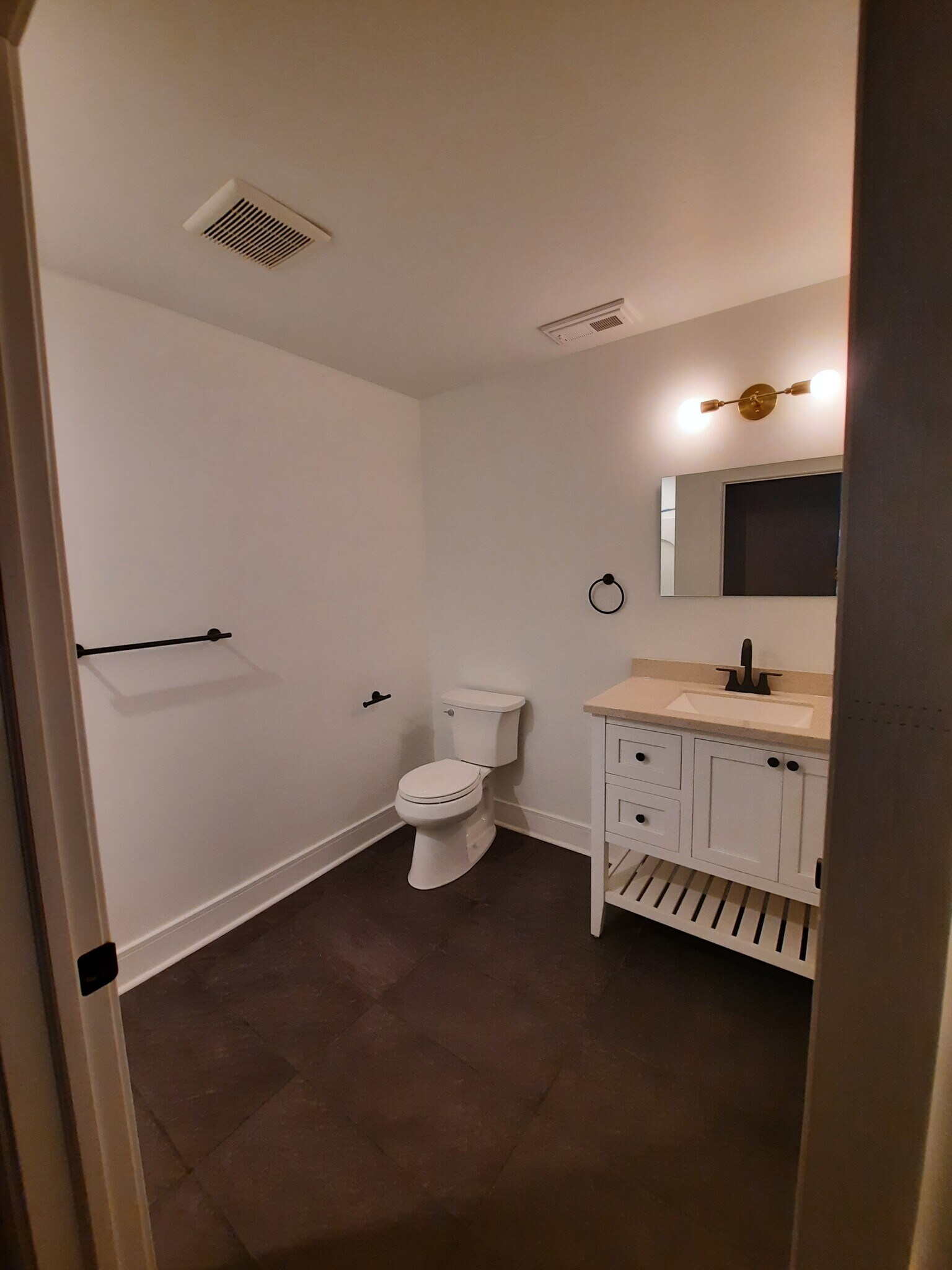 Building Photo - 17 W Main St