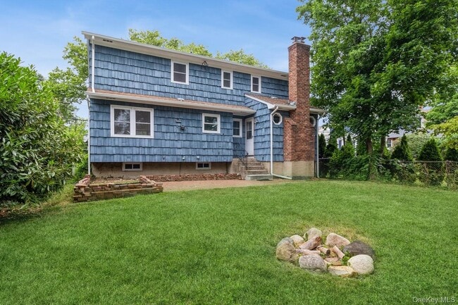 Building Photo - 22 Central St