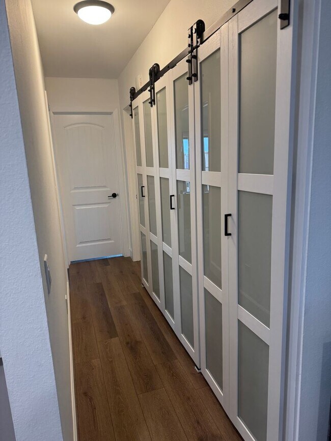 Building Photo - Completely Remodeled 3rd Floor Top Unit with Bay Views