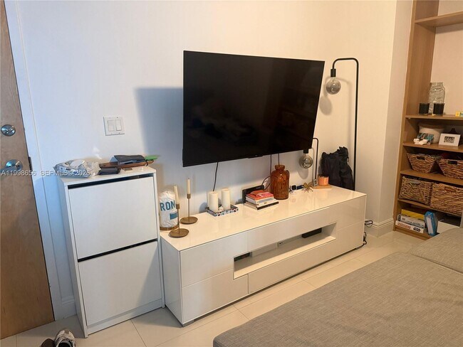 Building Photo - 350 S Miami Ave