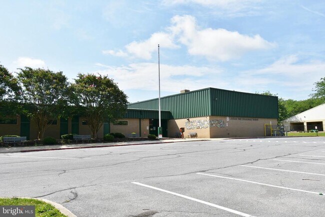 Building Photo - 6017 Majors Ln
