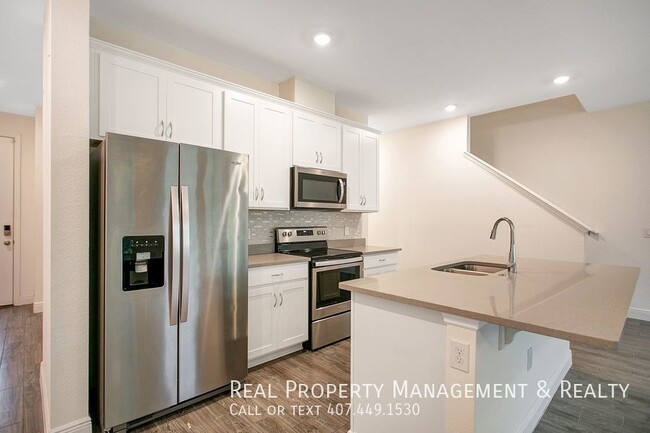 Building Photo - 3 BR / 2.5 BA Townhouse In Hawks Crest