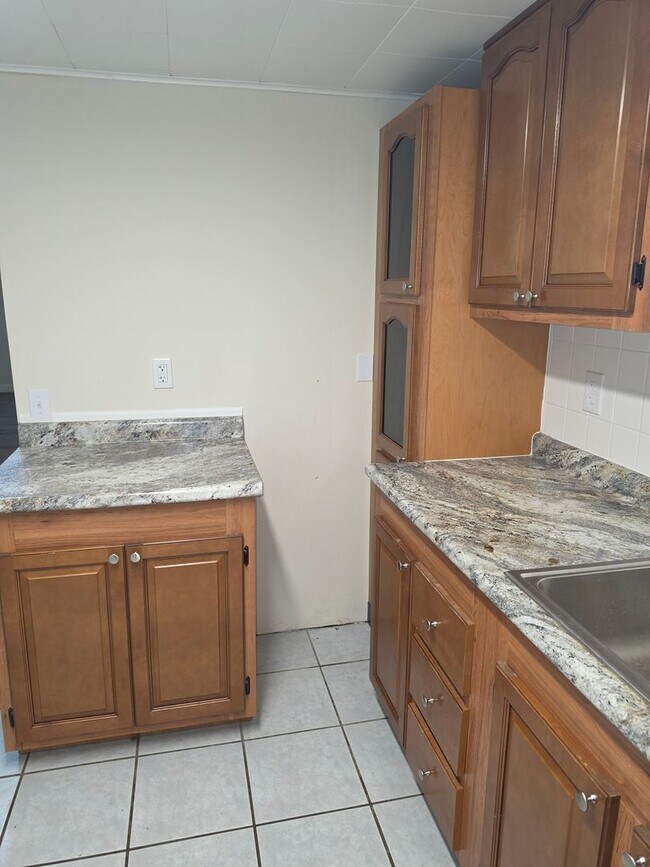 Building Photo - 4762 Greenfield Dr