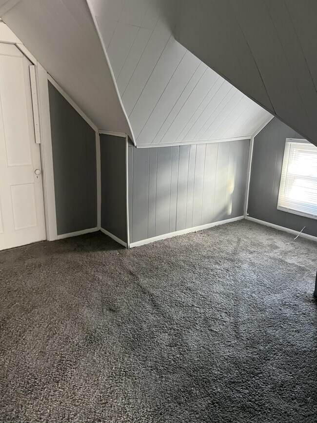 Building Photo - 1918 W Howett St