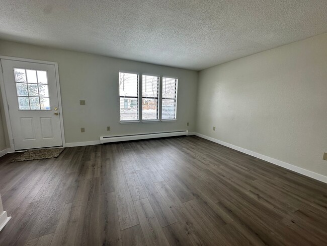 Building Photo - MOVE IN SPECIAL! Cozy 5 bedroom 2 bath Home - Erie