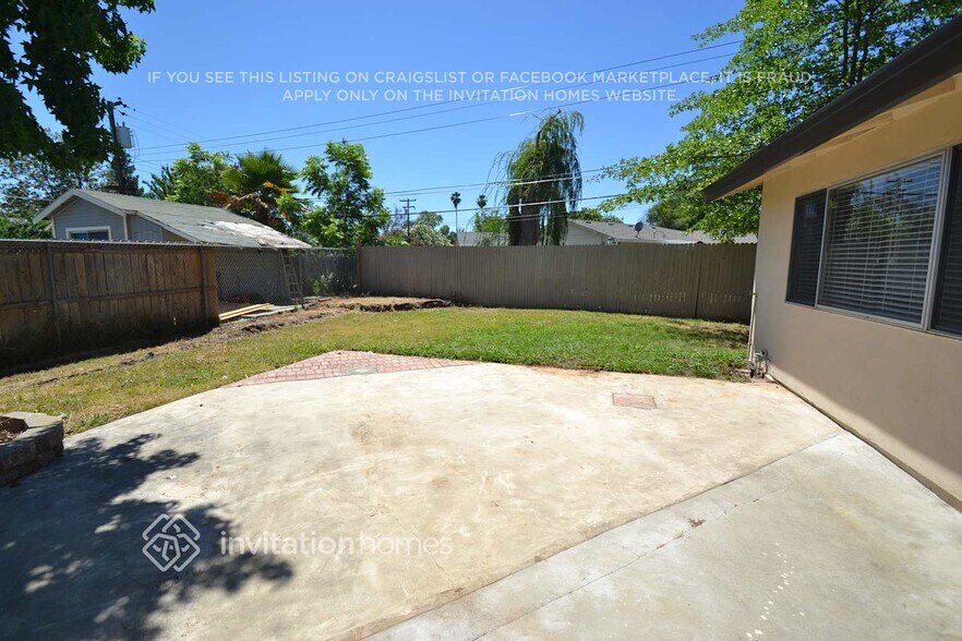 Building Photo - 10471 Reymouth Ave