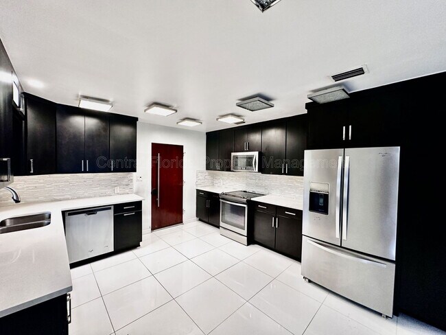 Building Photo - 7210 Seminole Dr