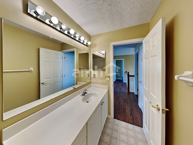 Building Photo - 422 Sunridge Dr