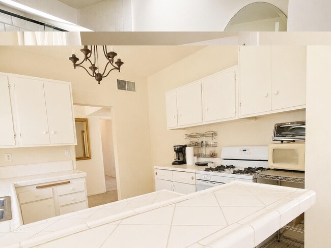 Building Photo - 866 N Topaz Cir