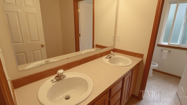 Building Photo - Beautiful 4-Bedroom Home with Custom Finishes & Thoughtful Layout