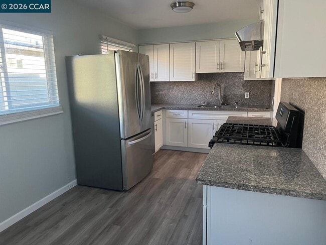 Building Photo - 3620 Chestnut St