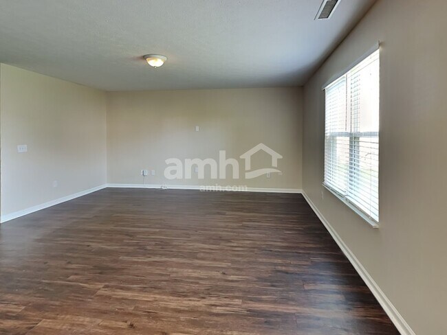 Building Photo - 2219 S Briarwood Dr