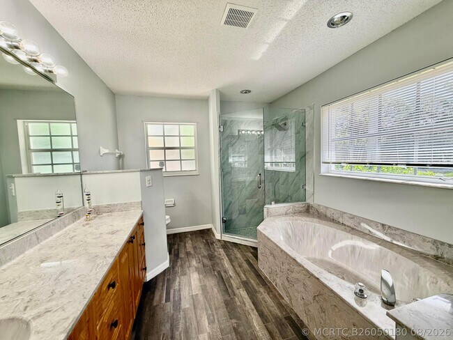 Building Photo - 5707 Silver Oak Dr