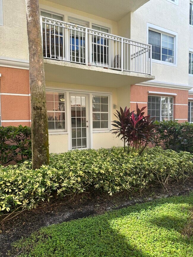 Building Photo - 9873 Baywinds Blvd