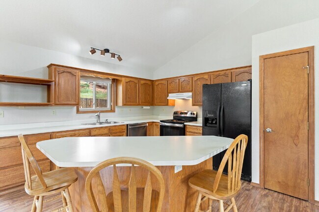 Building Photo - Rare Woodland Park Rental with RV Parking,...