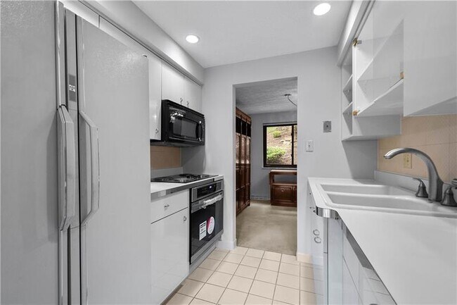 Building Photo - 214 Wedgewood Rd