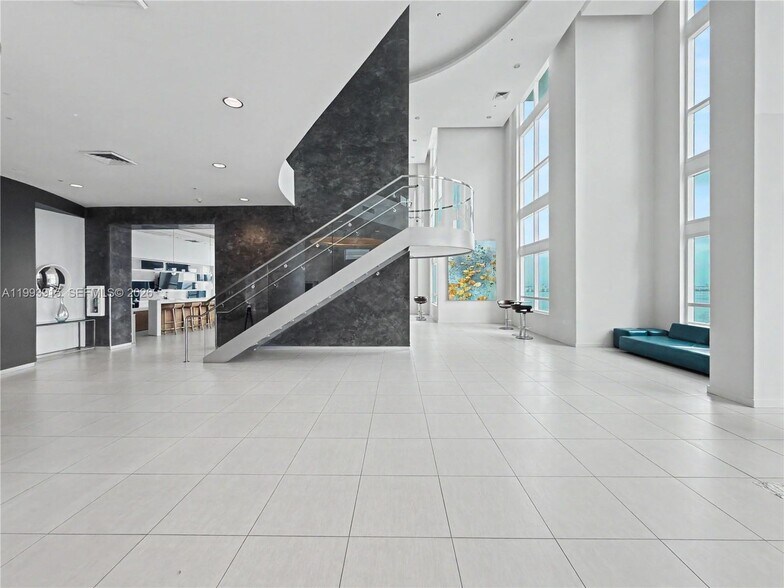 Building Photo - 1900 N Bayshore Dr