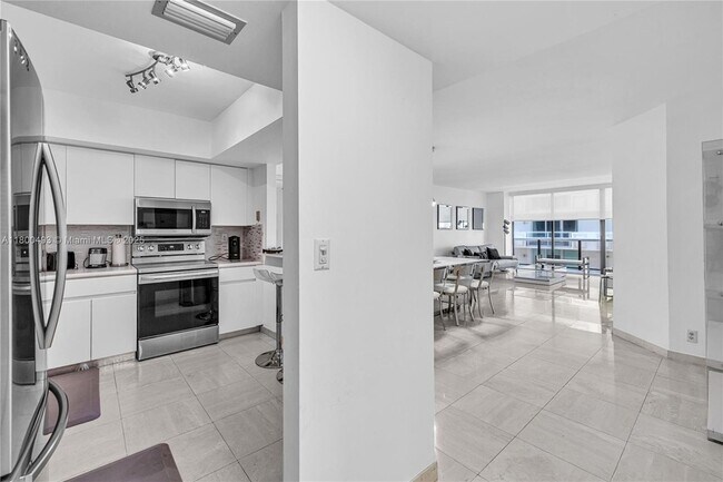 Building Photo - 9455 Collins Ave