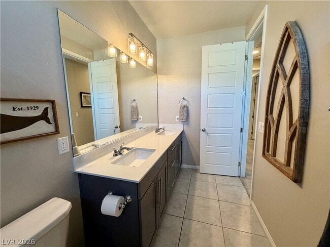 Building Photo - 572 Pear Lake St