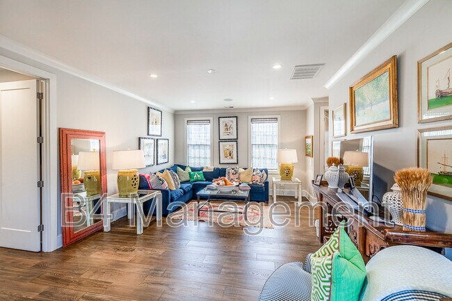 Building Photo - 103 Alester Square