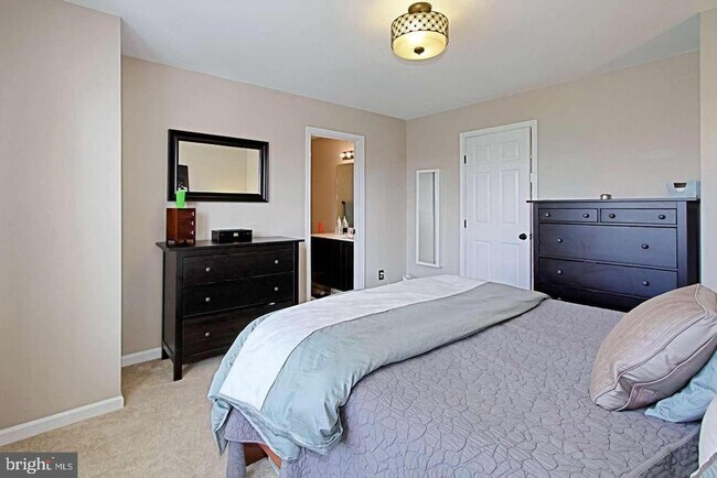 Building Photo - 6337 Littlefield Ct
