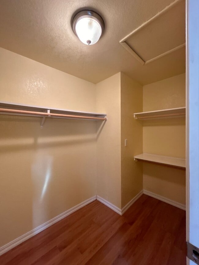 Building Photo - Downtown Redmond Charm 3 Bedroom / 1 Bath