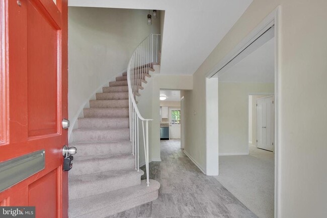 Building Photo - 8529 Lakinhurst Ln