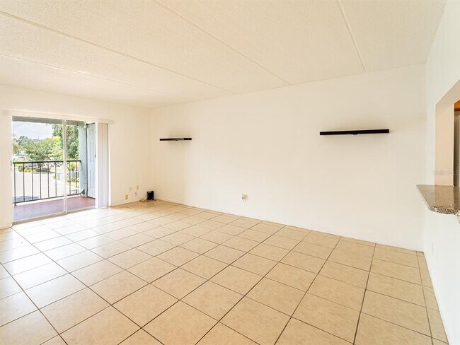 Building Photo - 2876 Somerset Park Dr