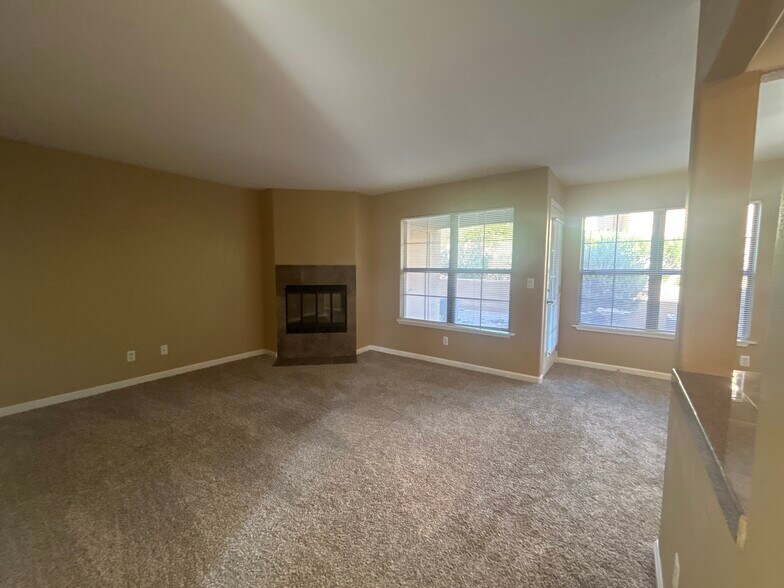 Living Room - 6651 N Campbell Ave