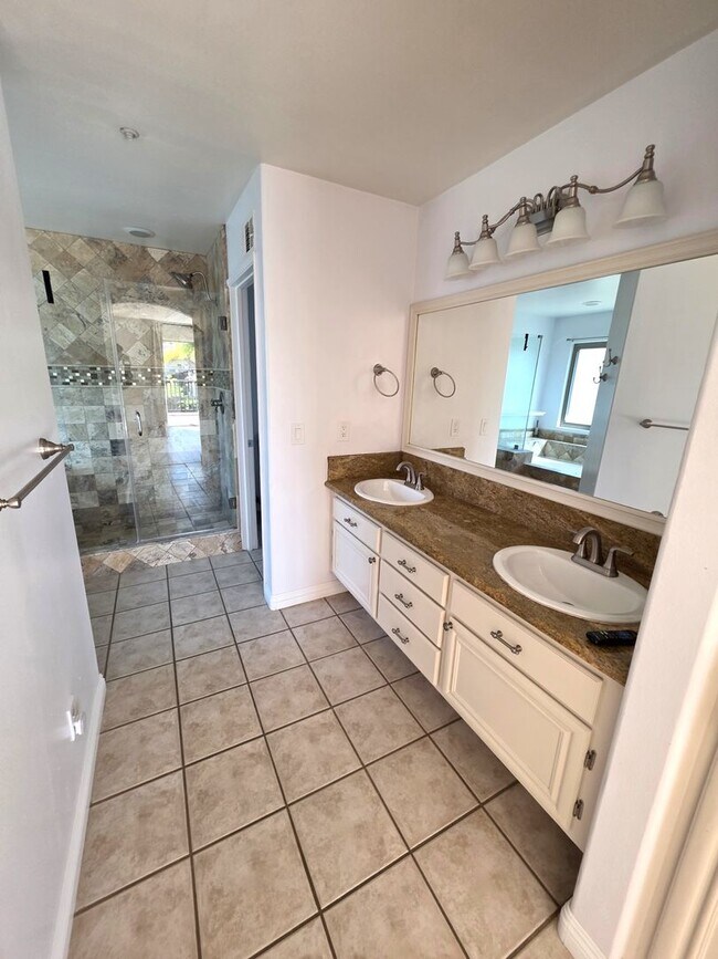 Building Photo - Gorgeous Entertainers Dream Home