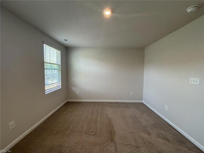 Building Photo - 2027 Petersen Way