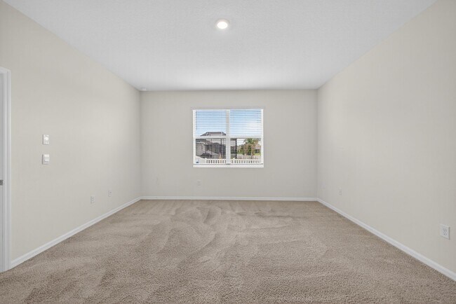 Building Photo - 4 Bedroom in Gated Community!